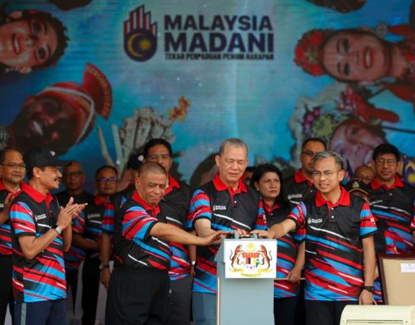 PM calls on Malaysians to continuously nurture patriotism spirit for a united society