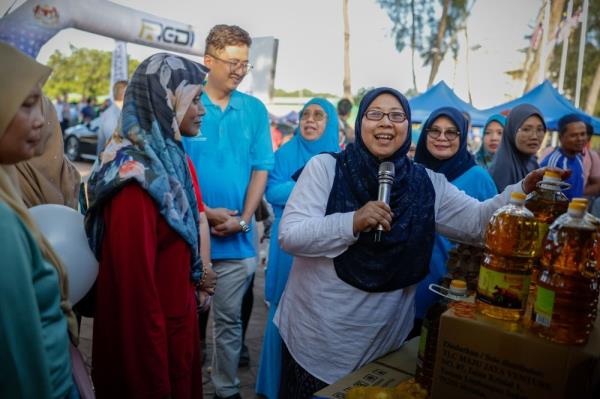 Fuziah: Domestic Trade Ministry plans more ‘Kedai Cari Rakyat’ concept Rahmah mobile sales for consumers