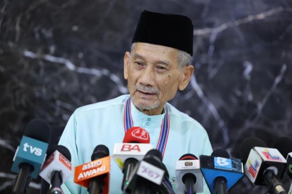 Former Ikim D-G Abdul Monir Yaacob named recipient of Tokoh Maal Hijrah award