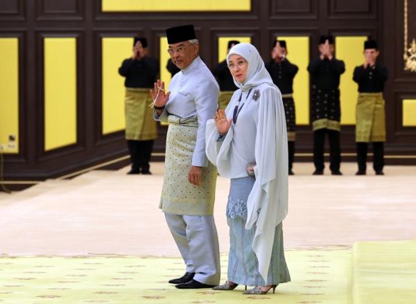 Agong confers awards on 292 individuals; former Land and Mines Dept D-G, FGV group CEO head list