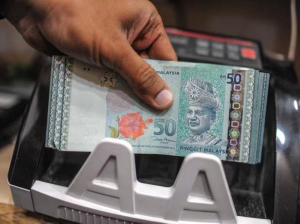 Ringgit continues to trade higher against greenback