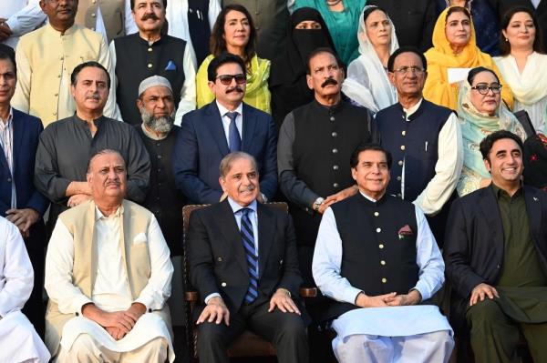 Pakistan parliament dissolved to hold national election