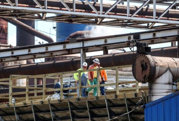 Esmark CEO says has money in bank account for US$7.8b US Steel bid