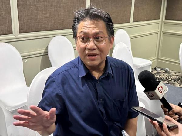 Nur Jazlan: Not just Umno, but DAP too has to change by amending its constitution to court Malay voters