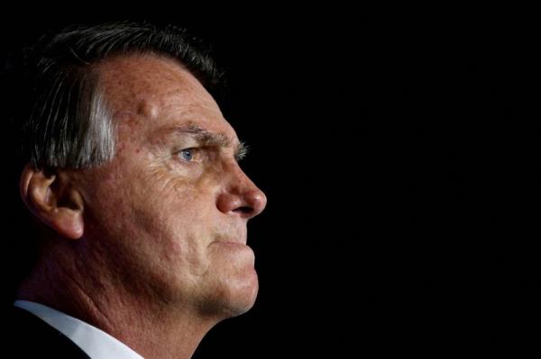 Bolsonaro declines to answer police questions in jewel scandal