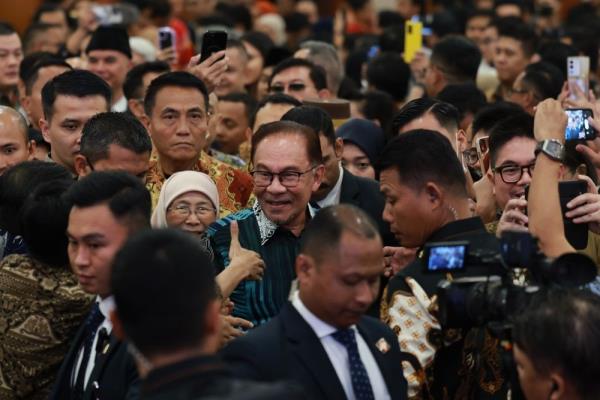 PM Anwar urges young generation in Malaysia and Indonesia to focus on humanity, love for each other